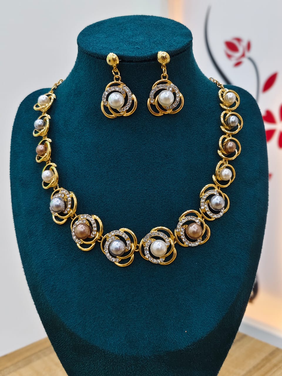 Rose Cut Pearl Necklace